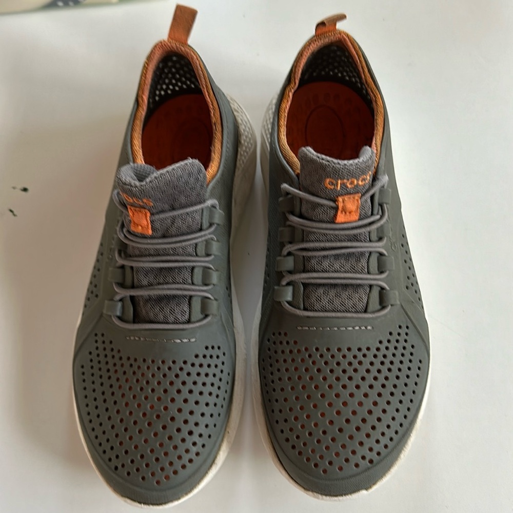 J6 ( size 5-6) lite ride crocs gray and orange